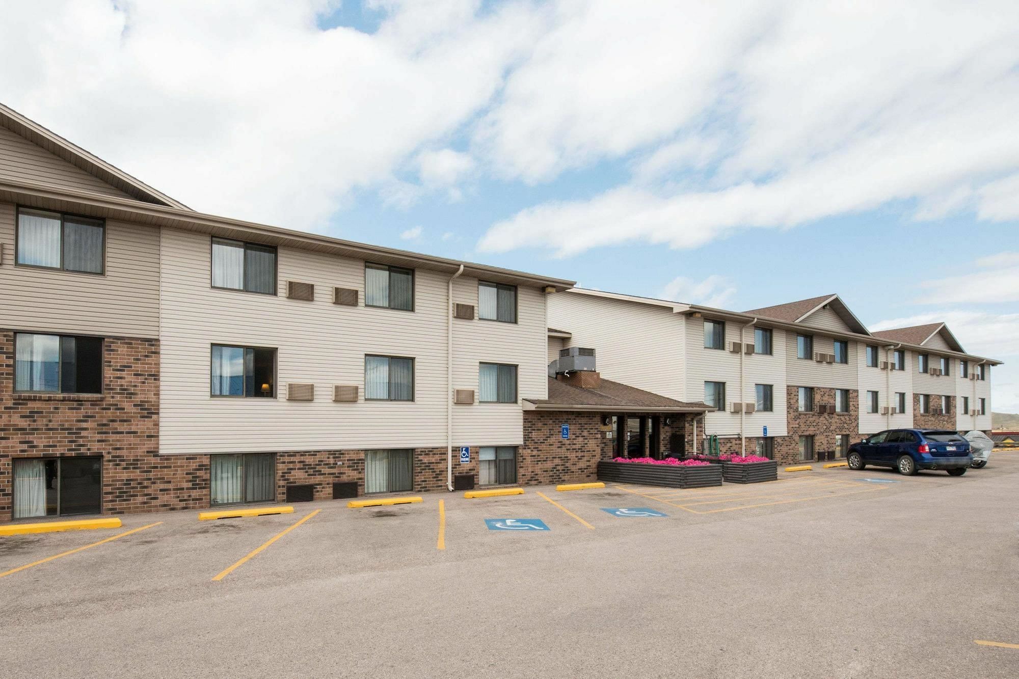 Serena Inn & Suites Of Rapid City Exterior photo